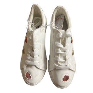 Mudd Shiny Heart Shoes *Mark on Toe*